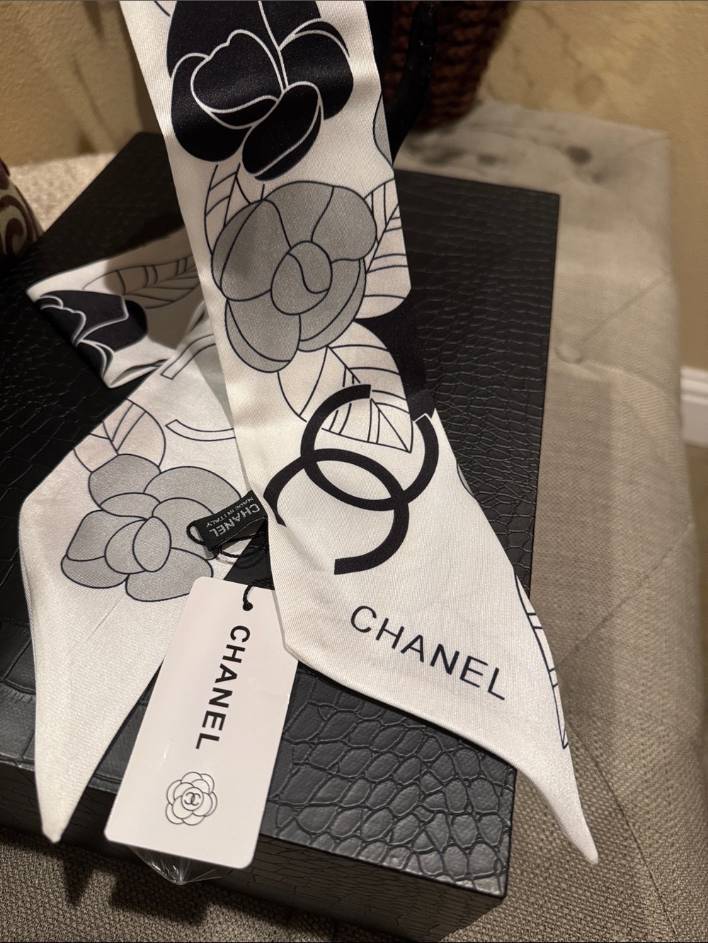 CC Classic Black and White 100 Percent Silk Twillie Scarf Tie